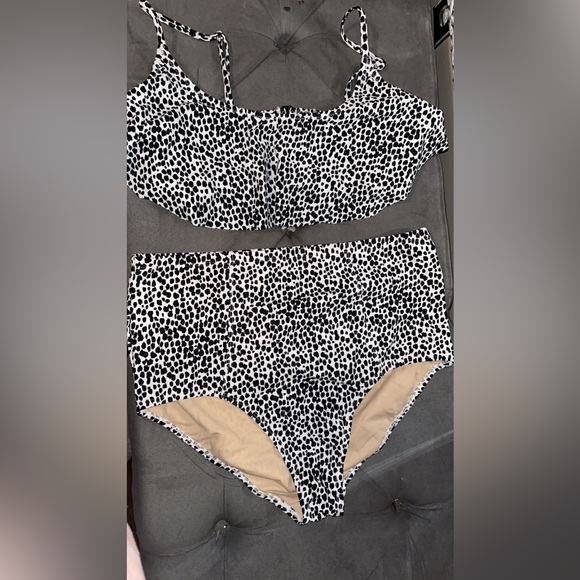 Cheetah print white bikini - Picture 1 of 1